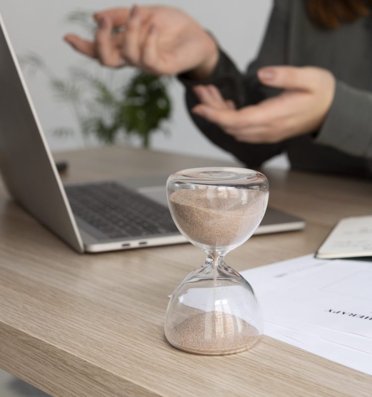 persona-que-realiza-terapia-de-psicologo-en-linea